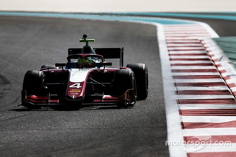 Schumacher remekelt az F2 pénteki tesztnapján, Correa volt a leggyorsabb
