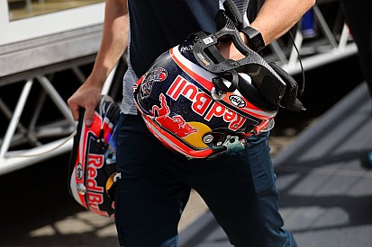 Amikor egy F1-es versenyző gokartozik: gyors!