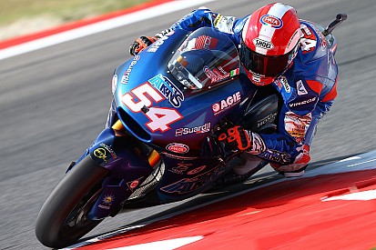 Pasini omaggia Simoncelli indossando il suo casco a Misano