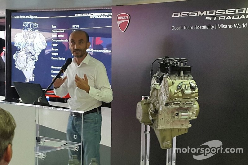 Fotogallery: la presentazione del motore V4 Desmosedici Stradale