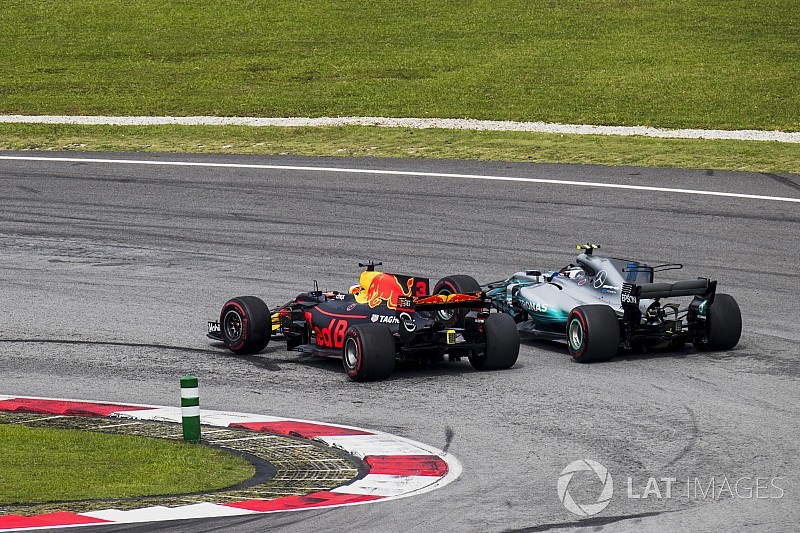Chefe elogia ultrapassagens “sublimes” de Ricciardo