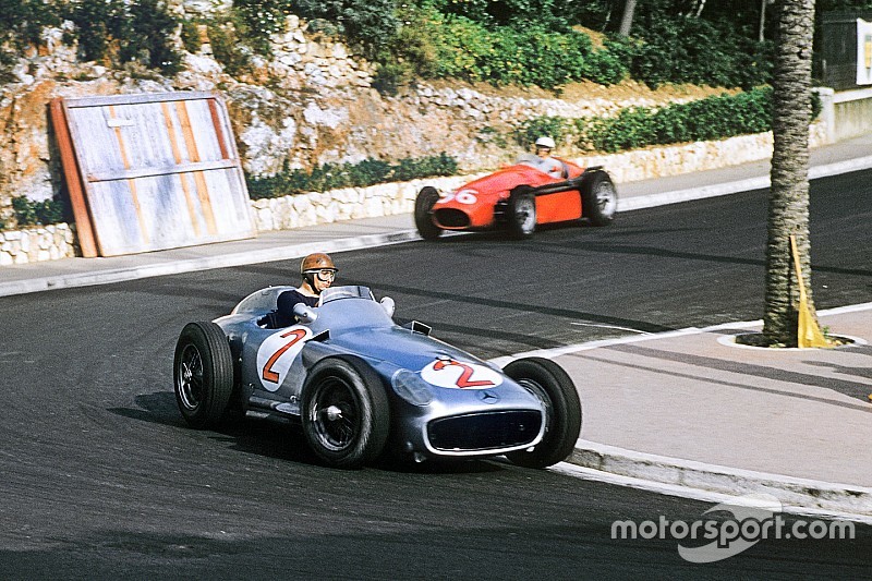 EPIC: sisak nélkül vezette Wolff a legendás F1-es Mercedest (videó)