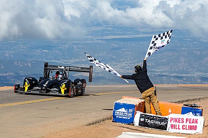 In beeld: Romain Dumas pakt derde zege Pikes Peak