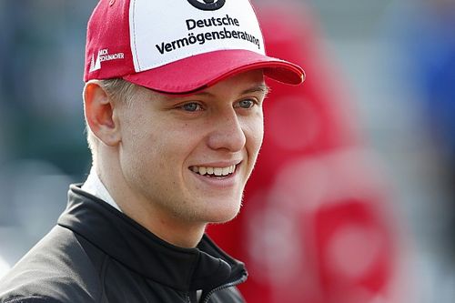 Schumacher lidera la apertura de los test de F3; Palou, segundo