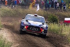 Polonia, PS2: Neuville sale in vetta. Guai alla trasmissione per Breen