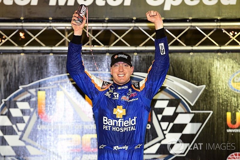 Race winner Kyle Busch, Kyle Busch Motorsports Toyota