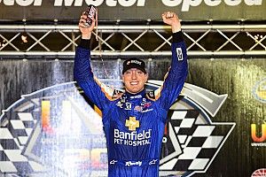 Kyle Busch supera punição e vence em Bristol