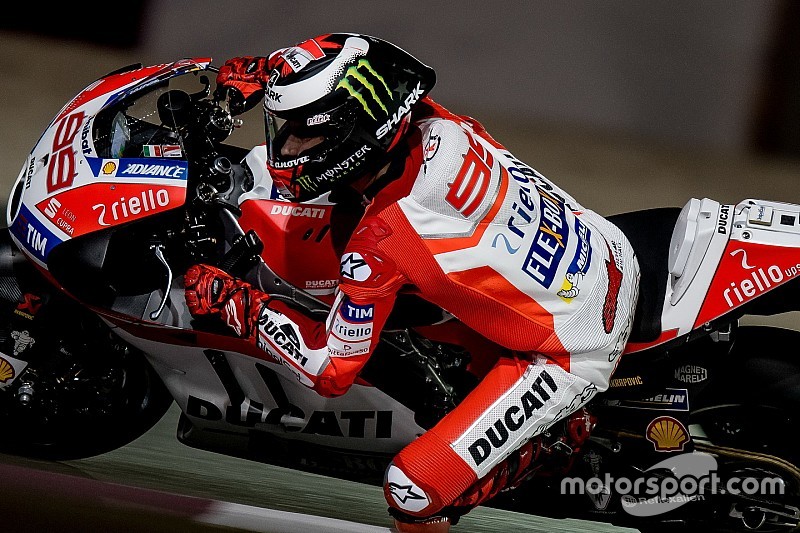 Première chute pour Lorenzo chez Ducati