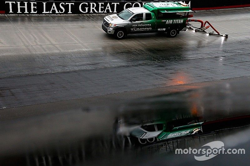 Chuva incessante obriga NASCAR a adiar etapa de Bristol