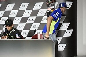 Iannone deixa coletiva de imprensa com problemas intestinais