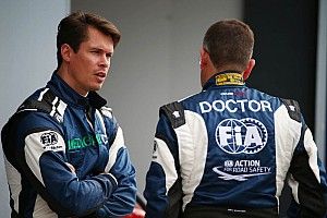 Kebijakan Vaksinasi Ganjal Pengemudi Mobil Medis F1