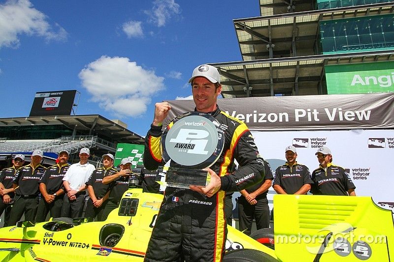 Polesitter Simon Pagenaud, Team Penske Chevrolet