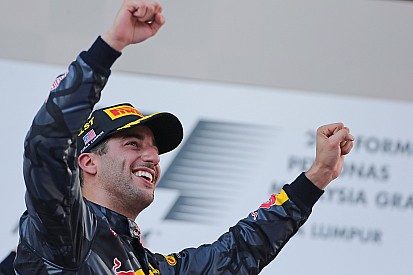 Analysis: Ricciardo’s Hamilton-beating form a boost for 2017