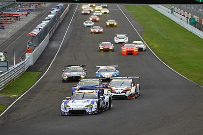 スーパーGT第4戦SUGO決勝。コメントで振り返るGT300:25号車”ふたつ”の敗因