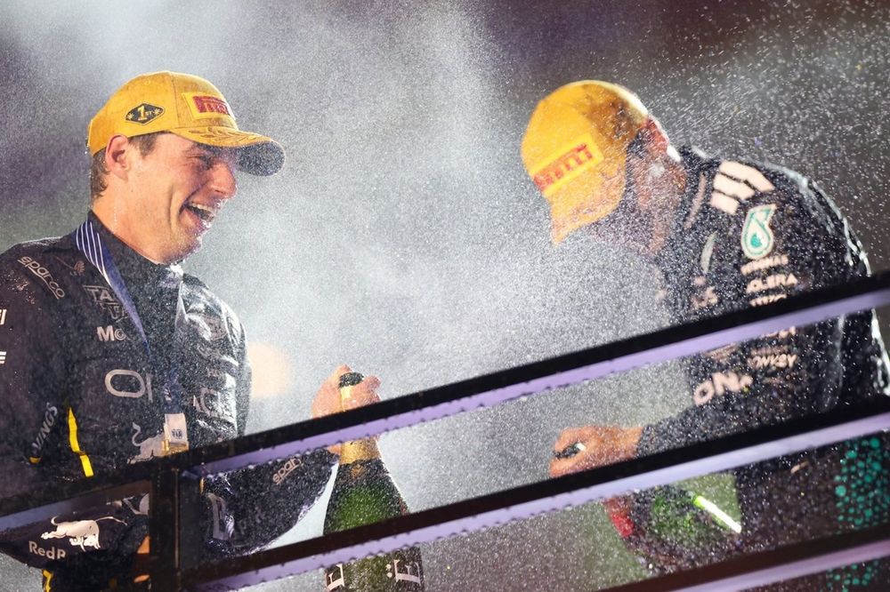 Max Verstappen, Red Bull Racing, George Russell, Mercedes