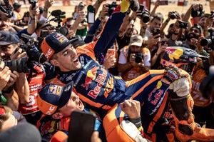 Dakar 2026: &iexcl;Final hist&oacute;rico! Benavides gana el Touareg de motos por dos segundos