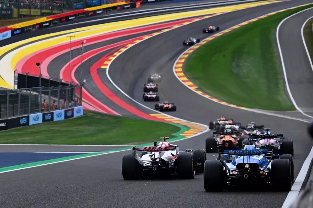 Alexander Albon, Williams, Oliver Bearman, Haas F1 Team