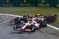 VIDEO: Russell leidt na start F1 Brazilië, Magnussen en Ricciardo botsen