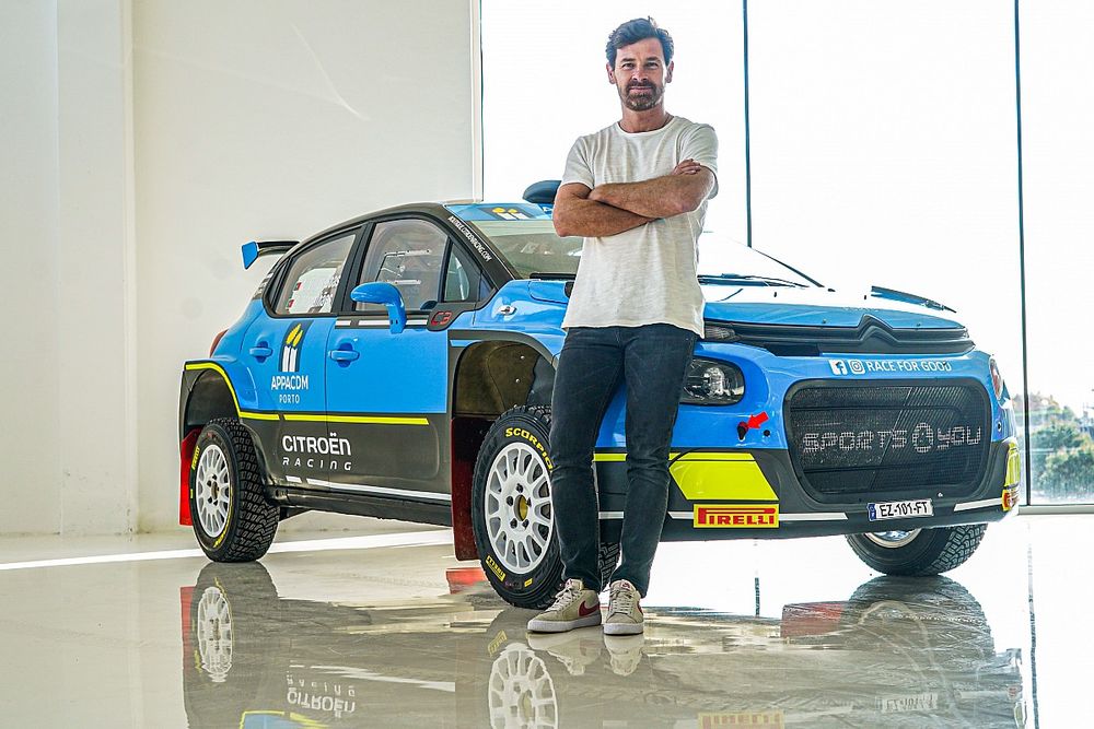 L'ex-entraîneur de l'OM s'essaie au WRC et rêve encore du Dakar