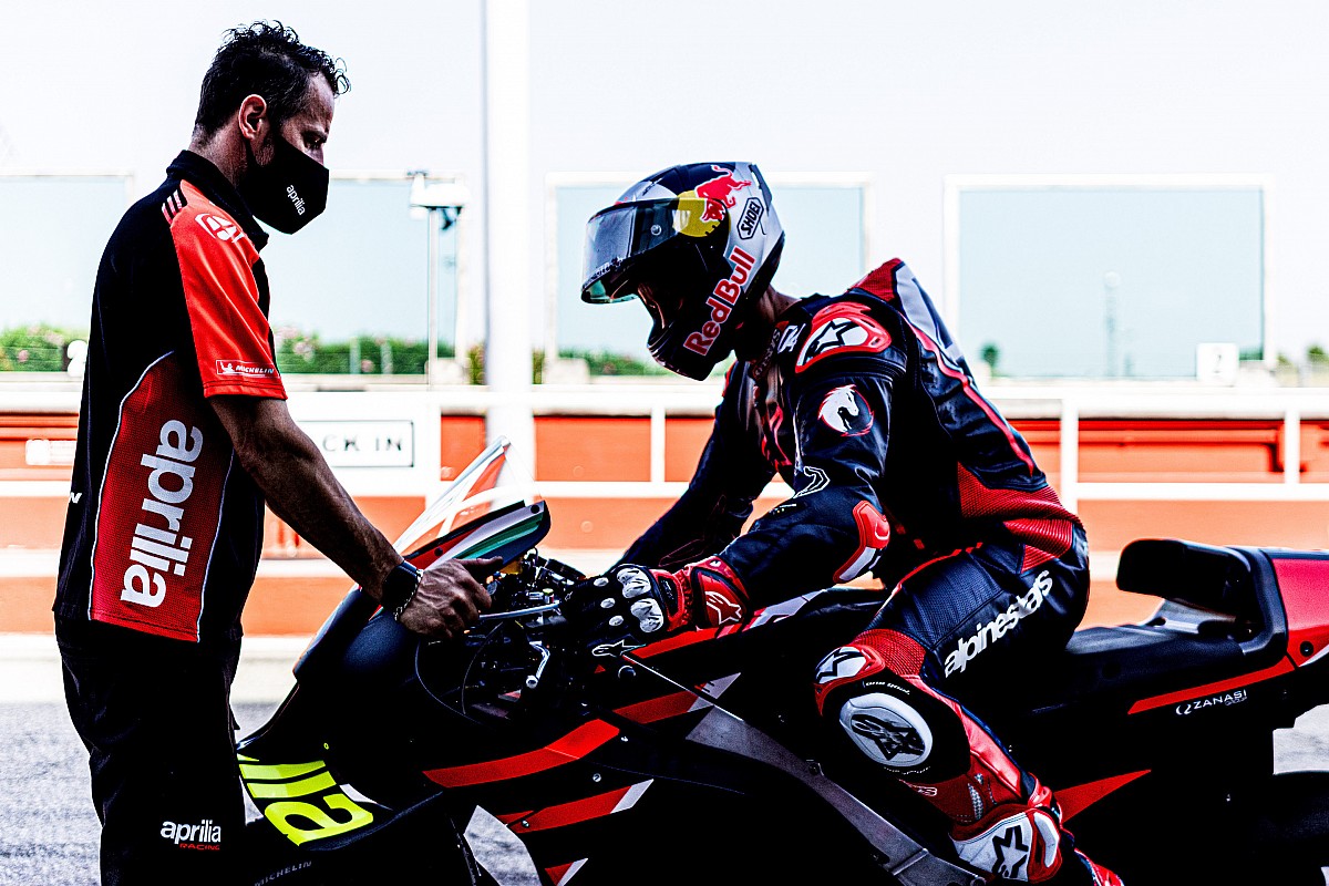 Aleix Espargaró: "Dovizioso no ha sido muy competitivo en los test con Aprilia"