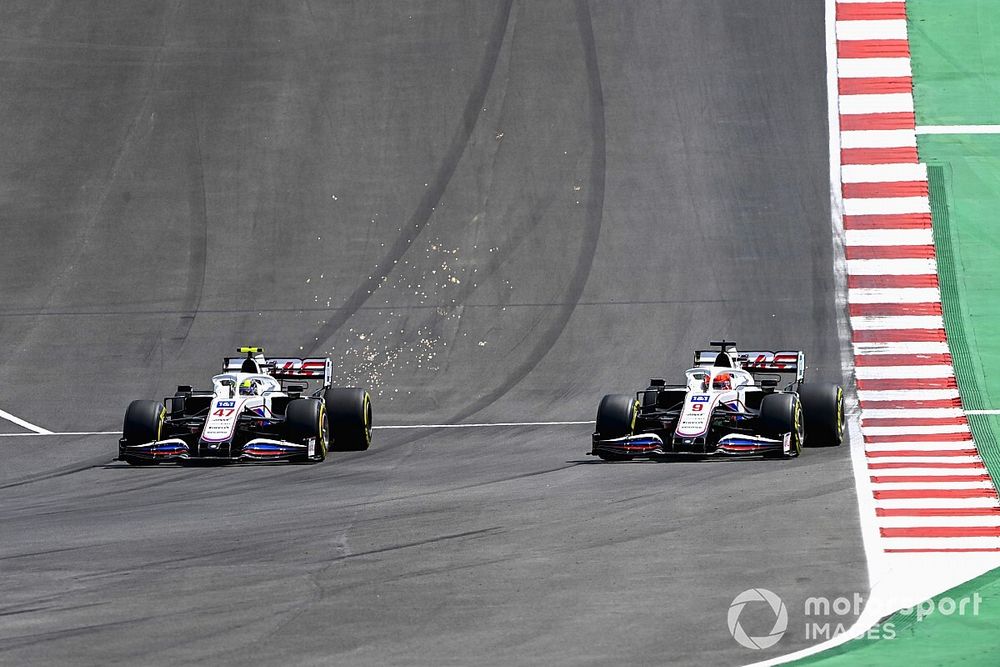 Mick Schumacher, Haas VF-21, battles with Nikita Mazepin, Haas VF-21