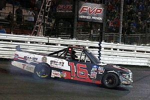 Austin Hill survives 4 OTs to win chaotic Knoxville Truck race