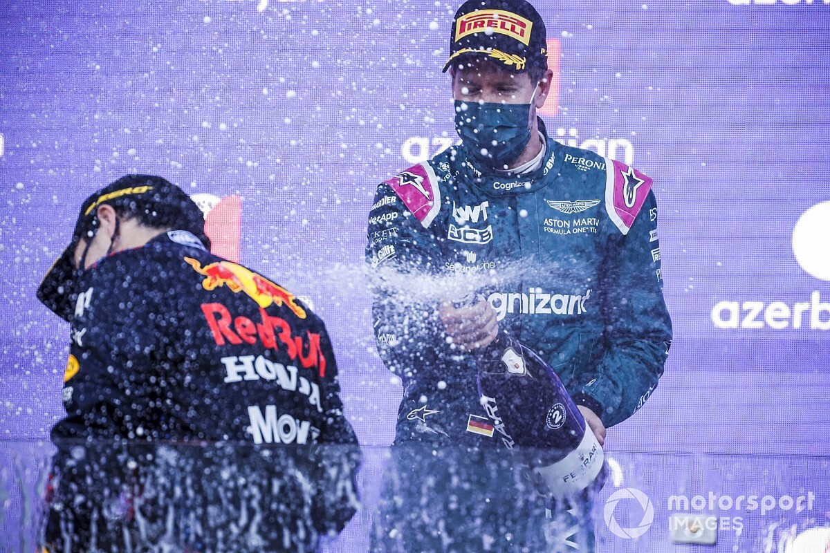'Feliz Navidad a Checo' y más: el show de Vettel tras Bakú