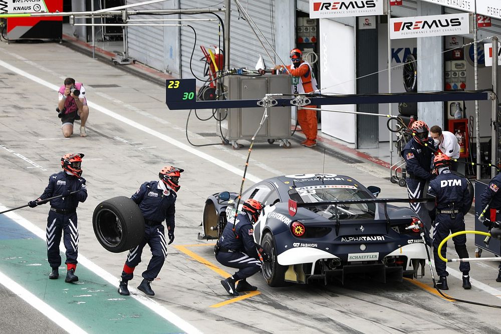Red Bull's DTM rivals 'don't stand a chance' in pitstops