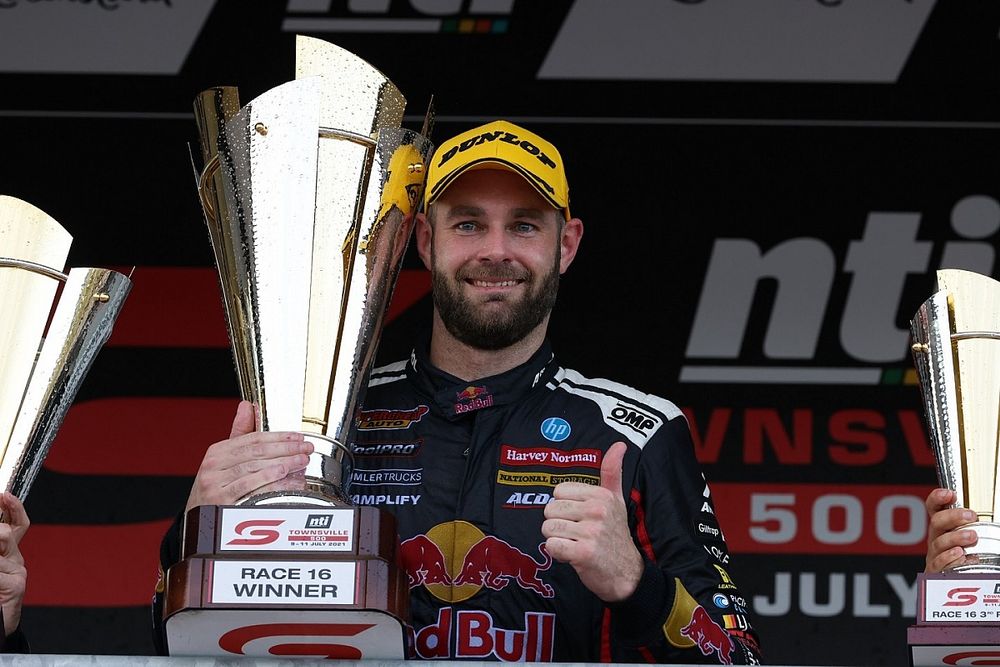 Van Gisbergen bisuje w Townsville