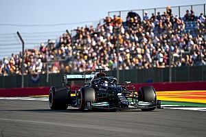 Hamilton is Verstappen weer eens de baas: "Voelt zo lang geleden”