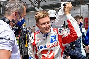 Schumacher Antusias Lakoni Triple-Header Pertama Musim Ini