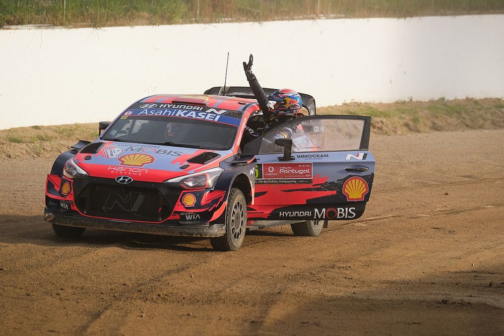 Босс Hyundai матом приказал пилоту выиграть Ралли Португалия