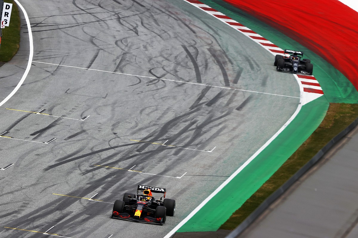 Verstappen lidera una extraña FP1 de Austria, con Sainz 3º