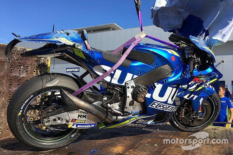 Moto de Joan Mir, Team Suzuki MotoGP después de su caída.