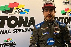 Alonso letérdelt csapattársa előtt Daytonában (videó)