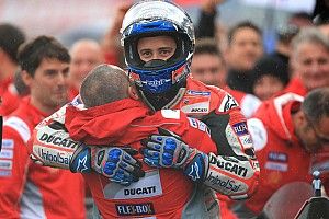 MotoGP Valencia: Heyecan dolu ve bol kazalı yarışı Dovizioso kazandı!