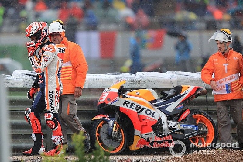 Marc Marquez, Repsol Honda Team, después de su caída