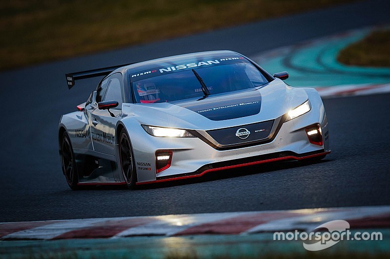 大幅パワーアップの新型『LEAF NISMO RC』、ニスモフェスティバルでデモラン