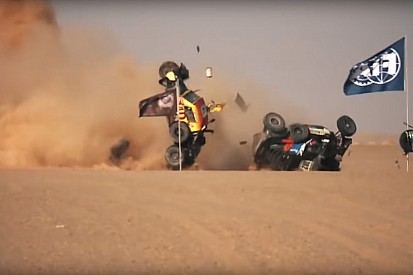Жесткая авария прямо перед финишем этапа Africa Eco Race: видео