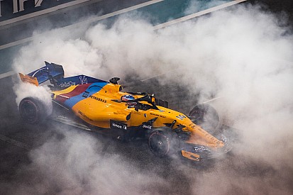 11 világbajnoki cím égette a gumikat Abu Dhabiban: Hamilton, Vettel, Alonso