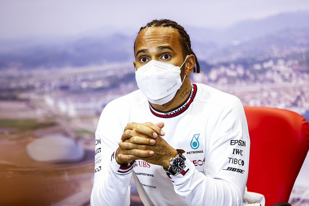 Hamilton felfedte, hogy a visszavonulás gondolata „hullámokban jön” nála