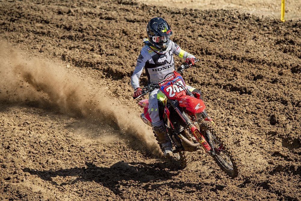 Podium Ketiga di Spanyol Hidupkan Peluang Juara Tim Gajser
