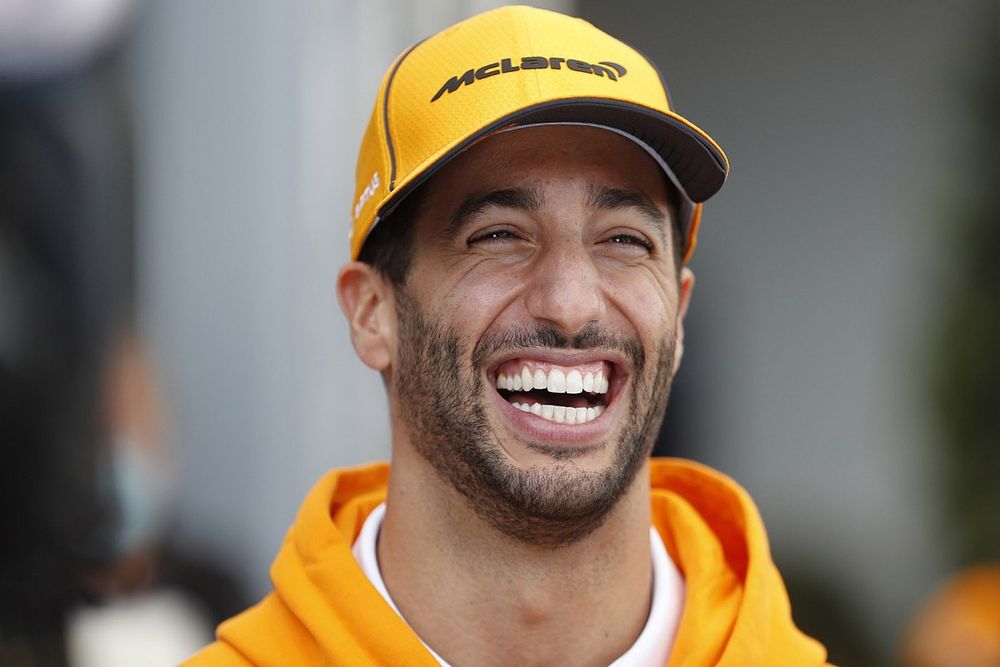 Ricciardo: Egyértelmű, hogy meg fogom támadni Verstappent és Hamiltont!