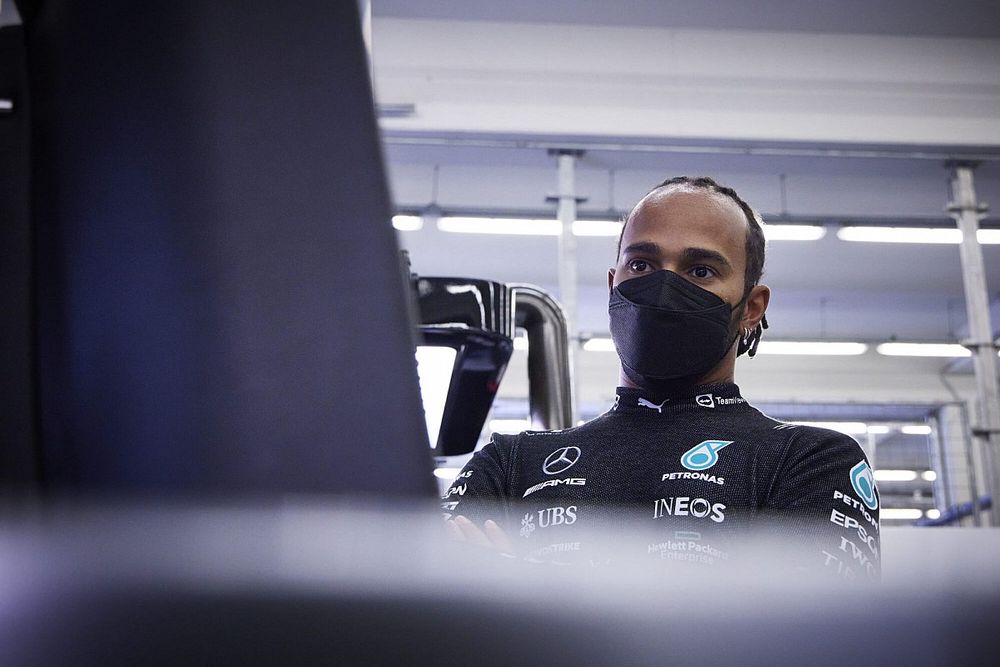 Lewis Hamilton Klarifikasi Tak Marah kepada Mercedes