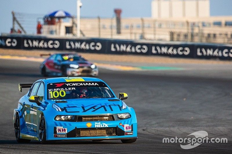 Yvan Muller se lleva la pole en Ningbo con Azcona 3º