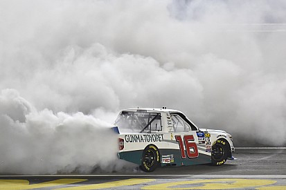 Austin Hill beats Chastain for Las Vegas Truck win
