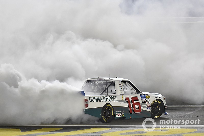 Austin Hill beats Chastain for Las Vegas Truck win