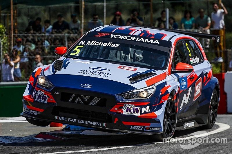 Michelisz 4. hellyel kezdett, és közelebb került a bajnoki éllovashoz