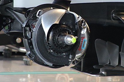 Mercedes: si sommano due flussi dalla campana dei freni?