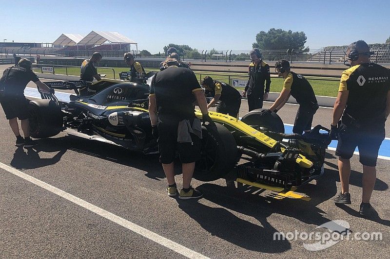 Sergey Sirotkin, Renault F1 Team, con los neumáticos de 18"